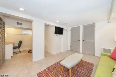 29 Pleasant Way, Montclair, NJ 07042 photo 17