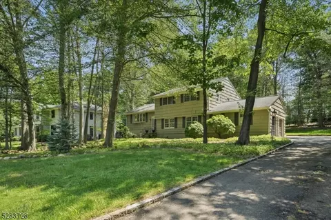 78 Evergreen Dr, Caldwell, NJ 07006