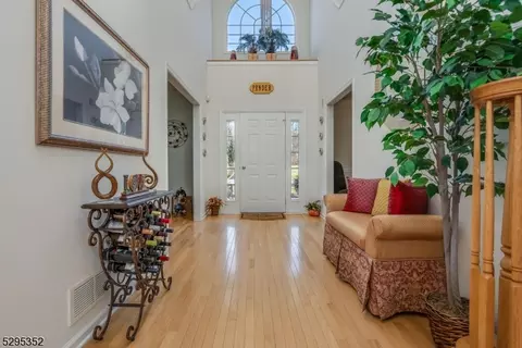 17 Elizabeth Ave, Washington, NJ 07882