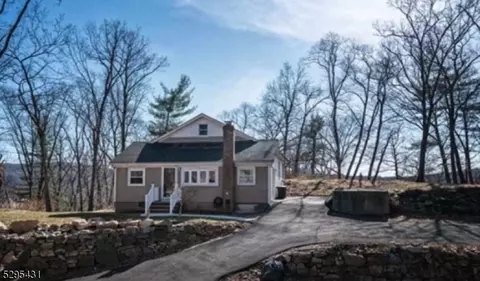 37 Skyland Ave, Wanaque Boro, NJ 07420 photo 6