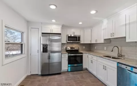 37 Skyland Ave, Wanaque Boro, NJ 07420 photo 14