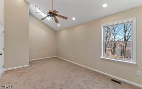 37 Skyland Ave, Wanaque Boro, NJ 07420 photo 11