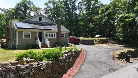 37 Skyland Ave, Wanaque Boro, NJ 07420 photo 3
