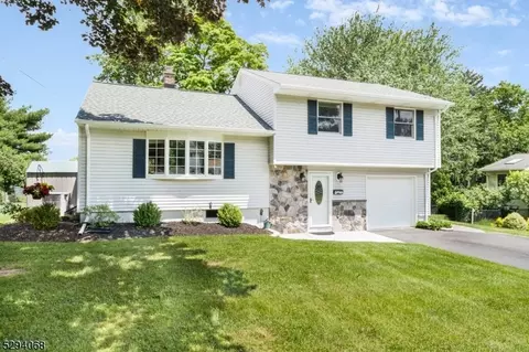 27 Henry St, Roxbury Twp, NJ 07876