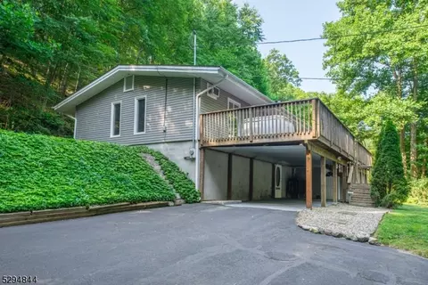 9 Polkville Rd, Columbia, NJ 07832