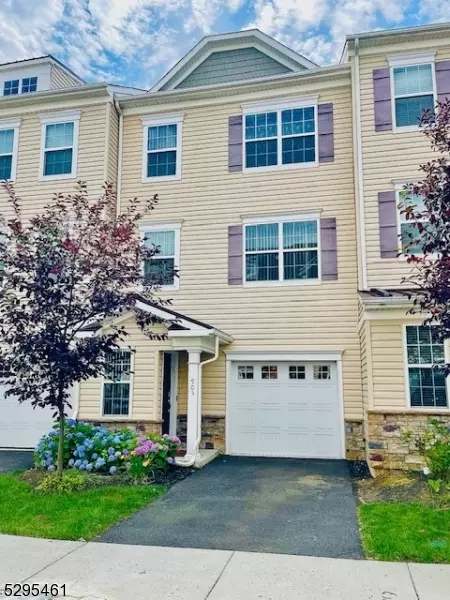 903 Chalmers Ln, Monroe Township, NJ 08831