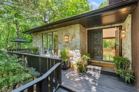 115 Nottingham Dr, Watchung, NJ 07069