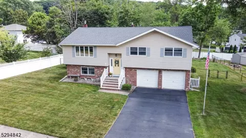 3 Jill Ter, Roxbury Twp, NJ 07876