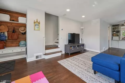 608 Thomas Pl, Bound Brook, NJ 08805 photo 4