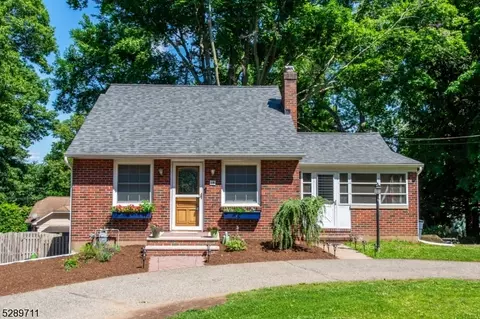 14 Woodcrest Rd, Boonton, NJ 07005