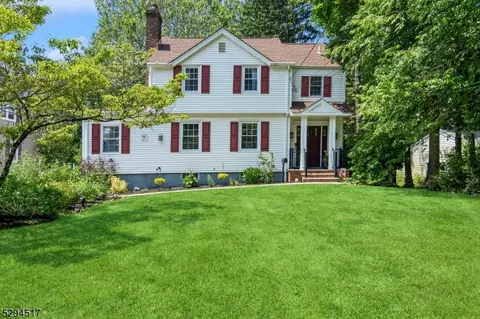 17 Maple St, New Providence, NJ 07974
