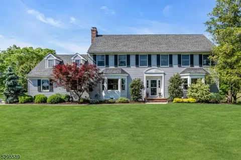 2 Canterbury Ln, Lebanon, NJ 08833