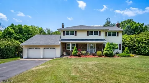 11 Bridle Ln, Mount Olive, NJ 07828
