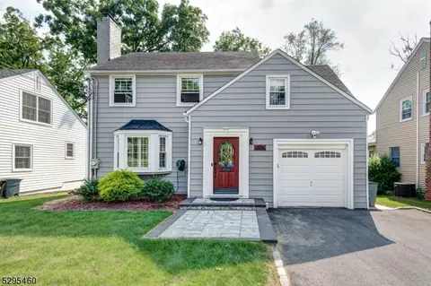 9 W Lawn Rd, Livingston, NJ 07039