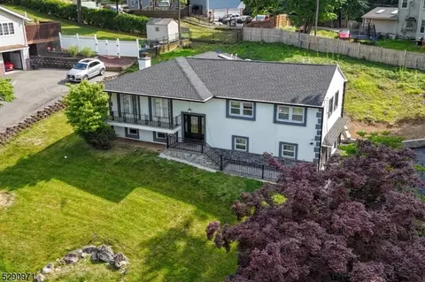 14 Summit Ave, Pompton Lakes, NJ 07442