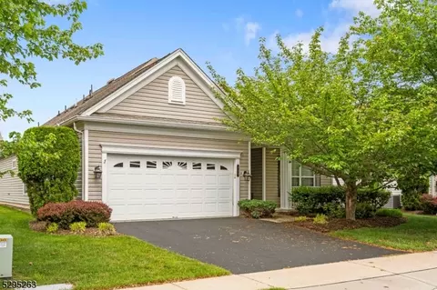 345 Biltmore Ln, East Franklin, NJ 08873