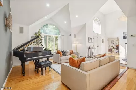 43 Highwood Rd, West Orange, NJ 07052