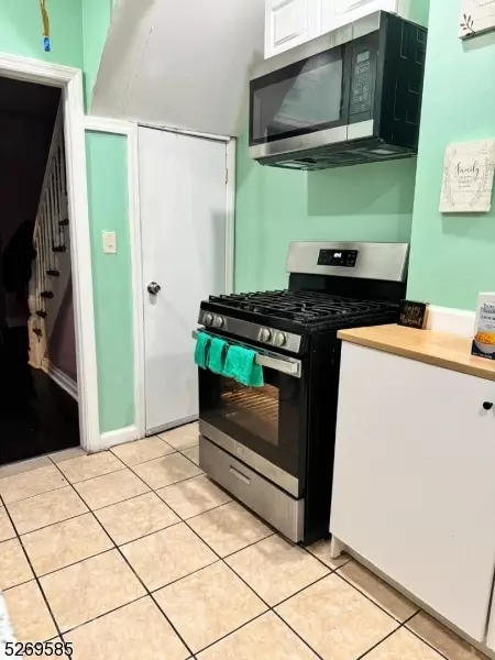 830 S 15th St, Newark, NJ 07108