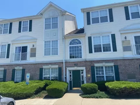 71 Limerick Ln, Phillipsburg, NJ 08865