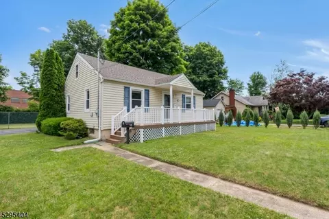 6 Meeker St, Roxbury Twp, NJ 07876