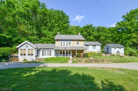 14 White Rd, Belvidere, NJ 07823