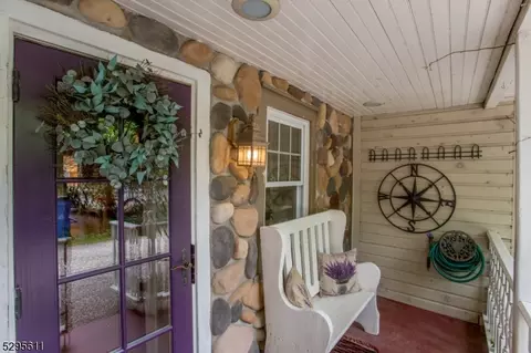 8 Canal St, Lambertville, NJ 08530