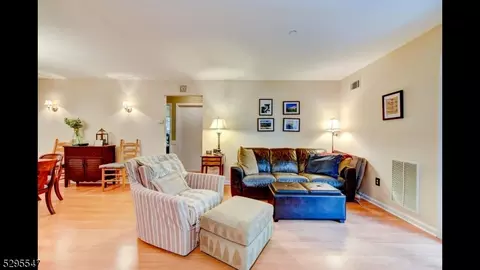 29 Crestview Ln, Mount Arlington, NJ 07856