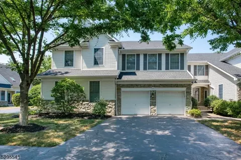 17 La Costa Dr, Annandale, NJ 08801