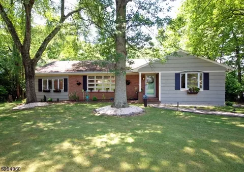 1682 Valley View Rd, Bridgewater Twp, NJ 08836