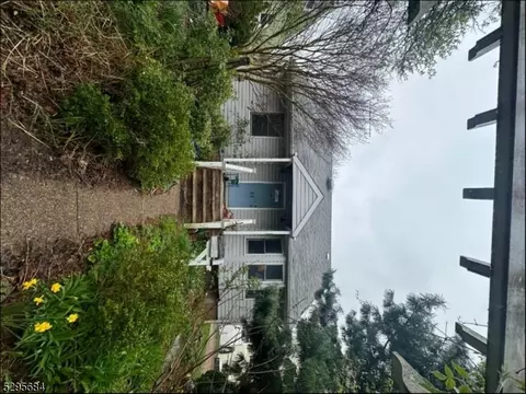22 Spring Hill Rd, Clifton, NJ 07013