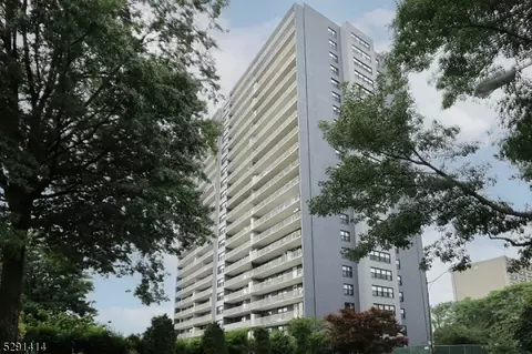 285 Aycrigg Ave #20H, Passaic, NJ 07055