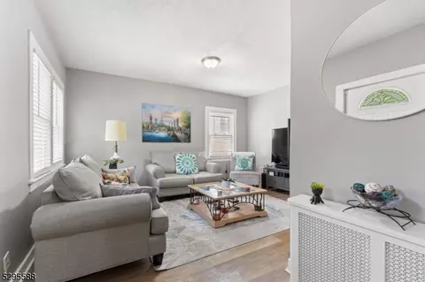 416 Amsterdam Ave, Roselle, NJ 07203