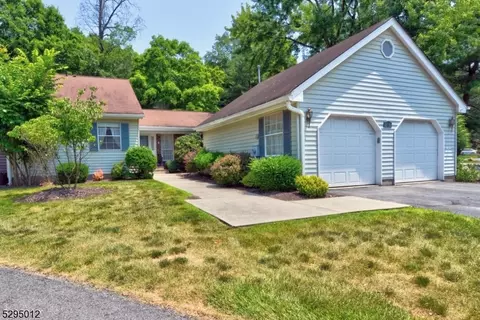 6 Caribou Cir, Wayne, NJ 07470
