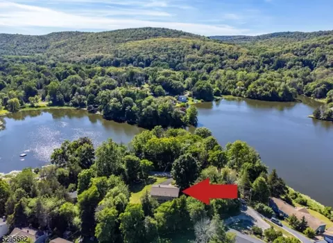 10 Geranium Ct, Vernon Twp, NJ 07418