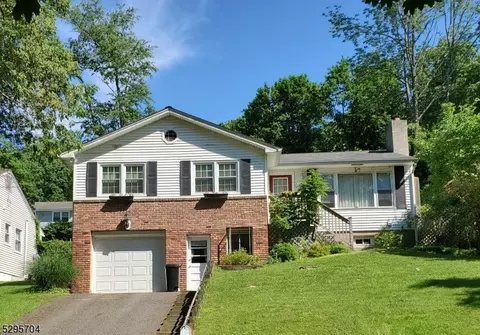 323 Springbrook Trl, Sparta, NJ 07871