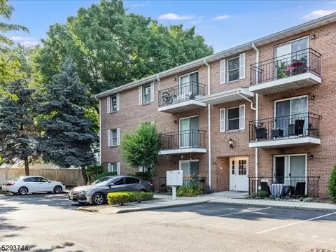22 John St #3B, Bloomfield, NJ 07003