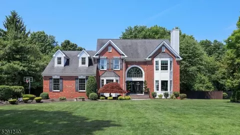 15 Foxglove Dr, Warren, NJ 07059