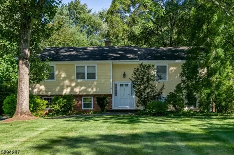 33 Courter St, Basking Ridge, NJ 07920