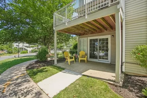 33 Spruce Ct, Bedminster, NJ 07921