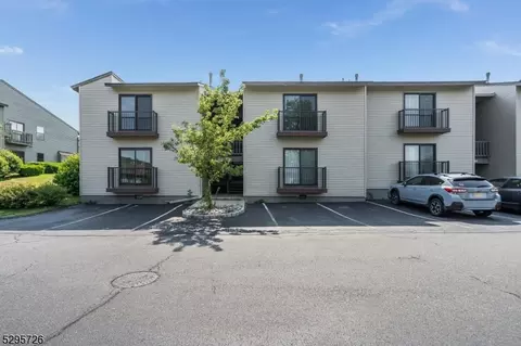 1302 Spruce Hills Dr, Glen Gardner, NJ 08826
