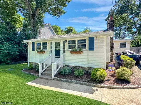 25 E Shore Rd, Jefferson, NJ 07849
