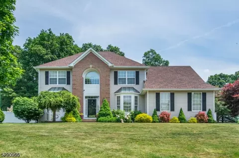 25 Saunders Ln, Hackettstown, NJ 07840