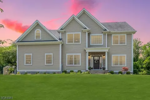 5 Logan Way, Readington Twp, NJ 08889