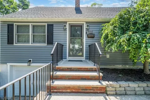 2221 Paff Pl, Scotch Plains, NJ 07076