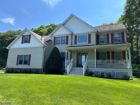 4 Skyler Ct, Jefferson, NJ 07438