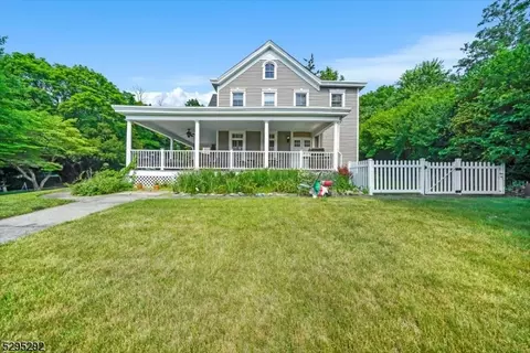 11 Vreeland Ave, Bloomingdale, NJ 07403