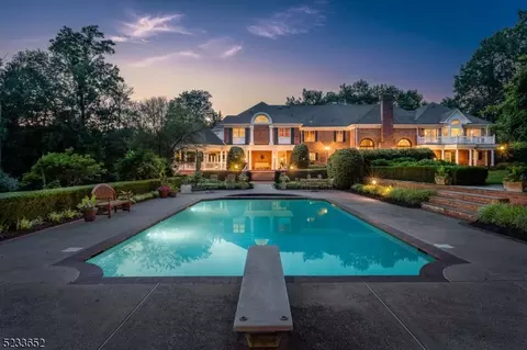 13 Hill Hollow Rd, Warren, NJ 07059