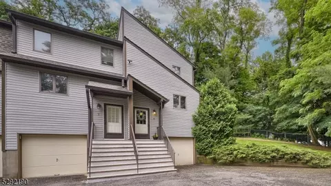 8 Stanton Ct, Butler, NJ 07405