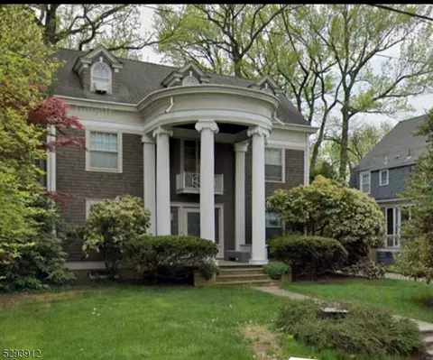 17 Berkeley Pl, Cranford, NJ 07016