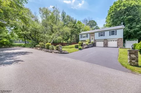 302 E Lakeshore Dr Ext, Vernon Twp, NJ 07422